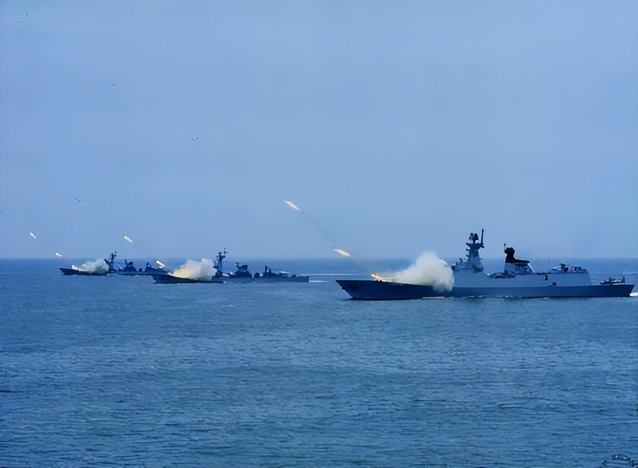 黄海实弹射击的同时,人民日报发了篇"讨美檄文",内容深意满满