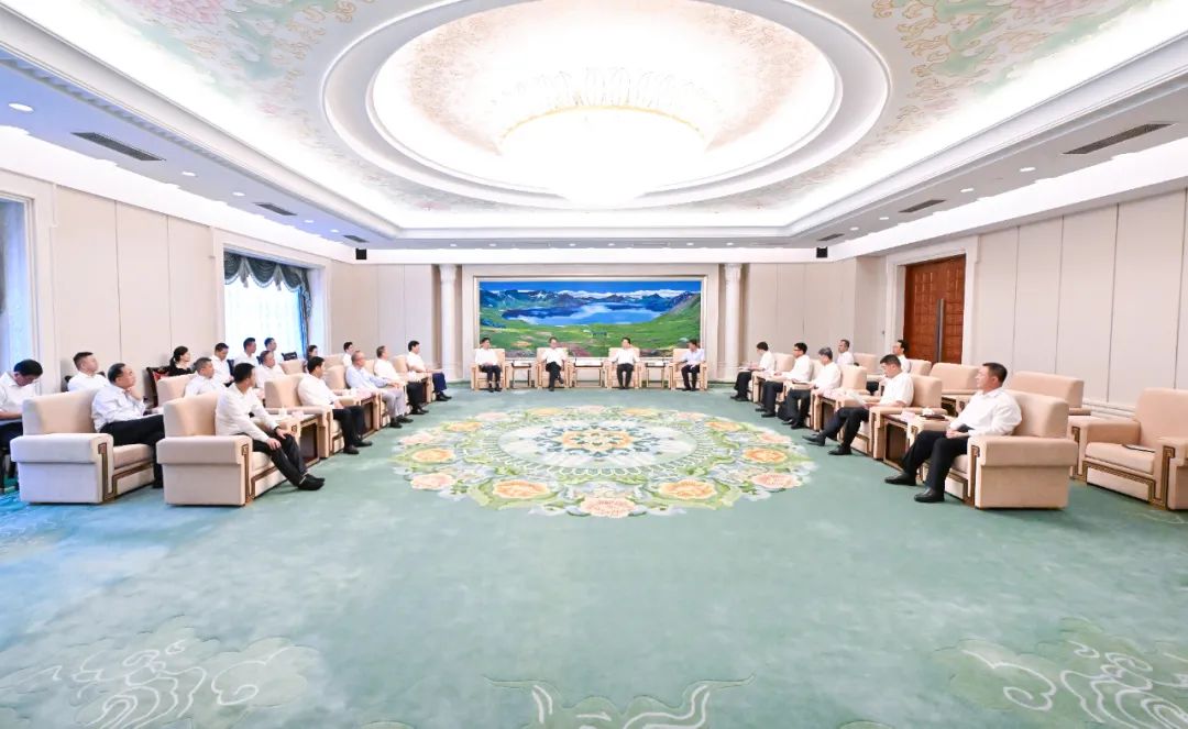 中发实业集团出席空中商学院企业家俱乐部合作考察座谈会