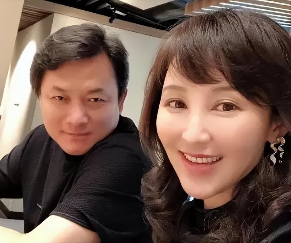 岳丽娜和郭靖宇娱乐圈夫妻演员恩爱代表