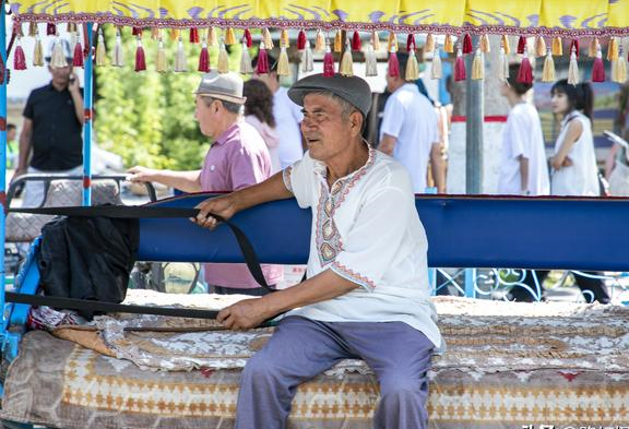 新疆旅行,别错过伊犁七星街,悠闲舒适风情无限,吃的玩的全囊括