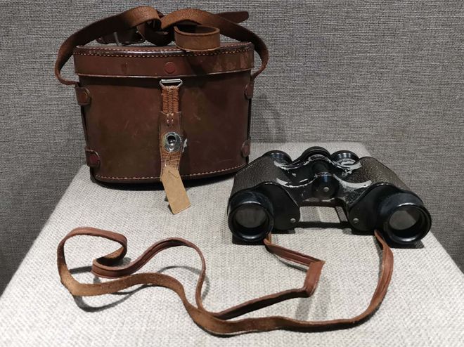 也开始为尉级军官,比如小队长配备望远镜,当时日军当中最常见的就是九