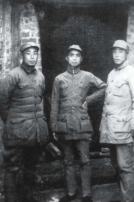 襄阳开国中将把儿子送到朝鲜战场,儿子拖着假肢从朝鲜回家务农