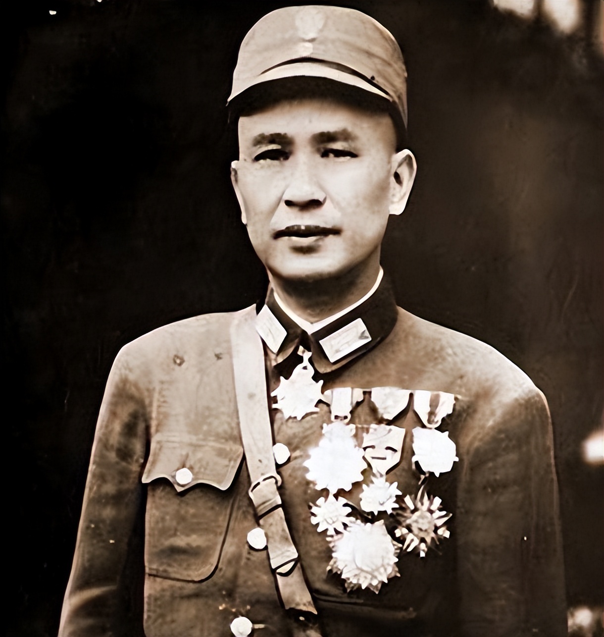 马佩璋得知丈夫白崇禧出轨生下私生子后,冷静问:你打算怎么处理