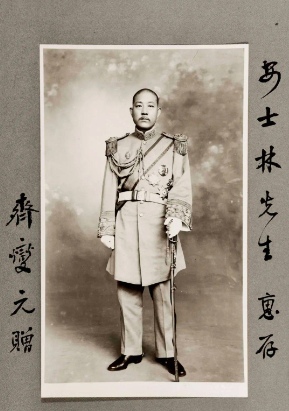 新疆土皇帝,却遭灭门屠杀,晚年孤独终老,真相为何?