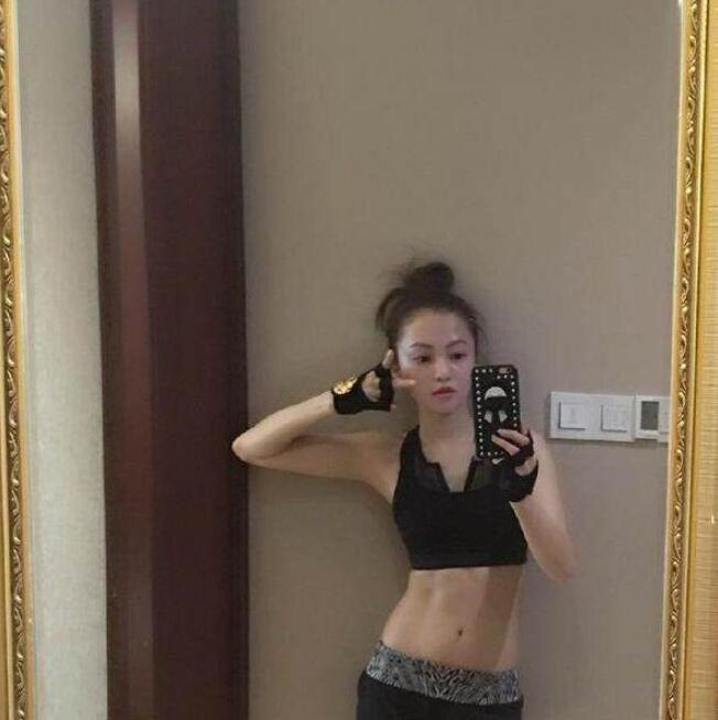 参观张韶涵现实的豪宅,买个小岛建别墅,每天打开门就是阳光沙滩