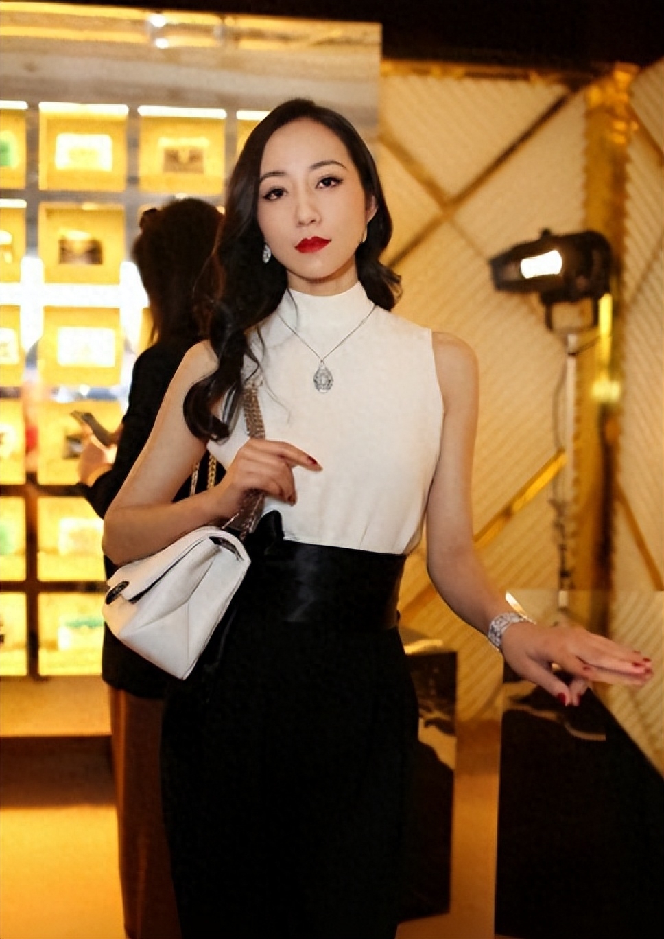 回顾韩雪丈夫身份曝光送宝石戒指和豪宅网友难怪韩雪要嫁他