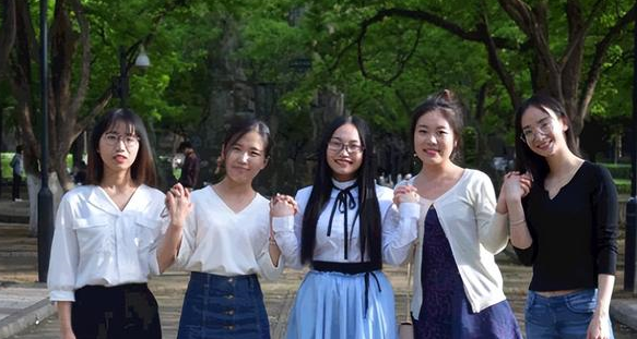 西安工大"秋裤姐"走红,晒被被引发"剪秋"事件,小仙女很温柔