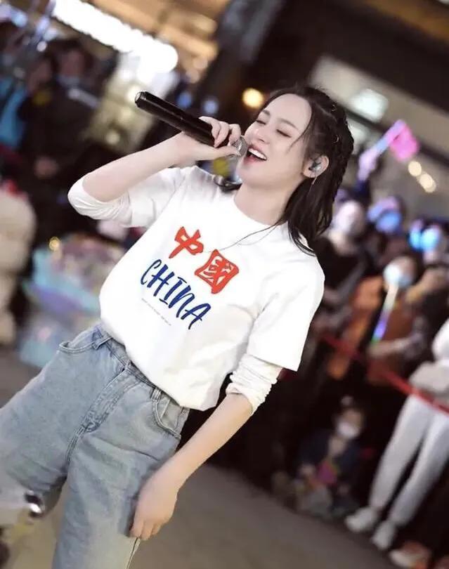 中国网红歌手唐艺:靠着抖音一步步成长,前婆婆称她是好儿媳