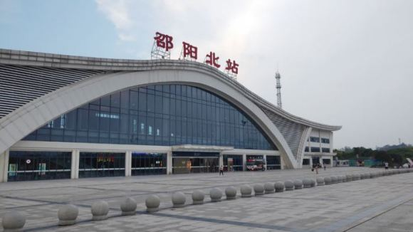 这个高铁站的选址真的太任性!中央也不满,本地人表示拒绝乘坐