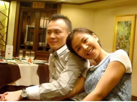 刘涛首晒全家福,14岁女儿美貌惊艳似妈妈,8岁儿子阳光帅气像爸