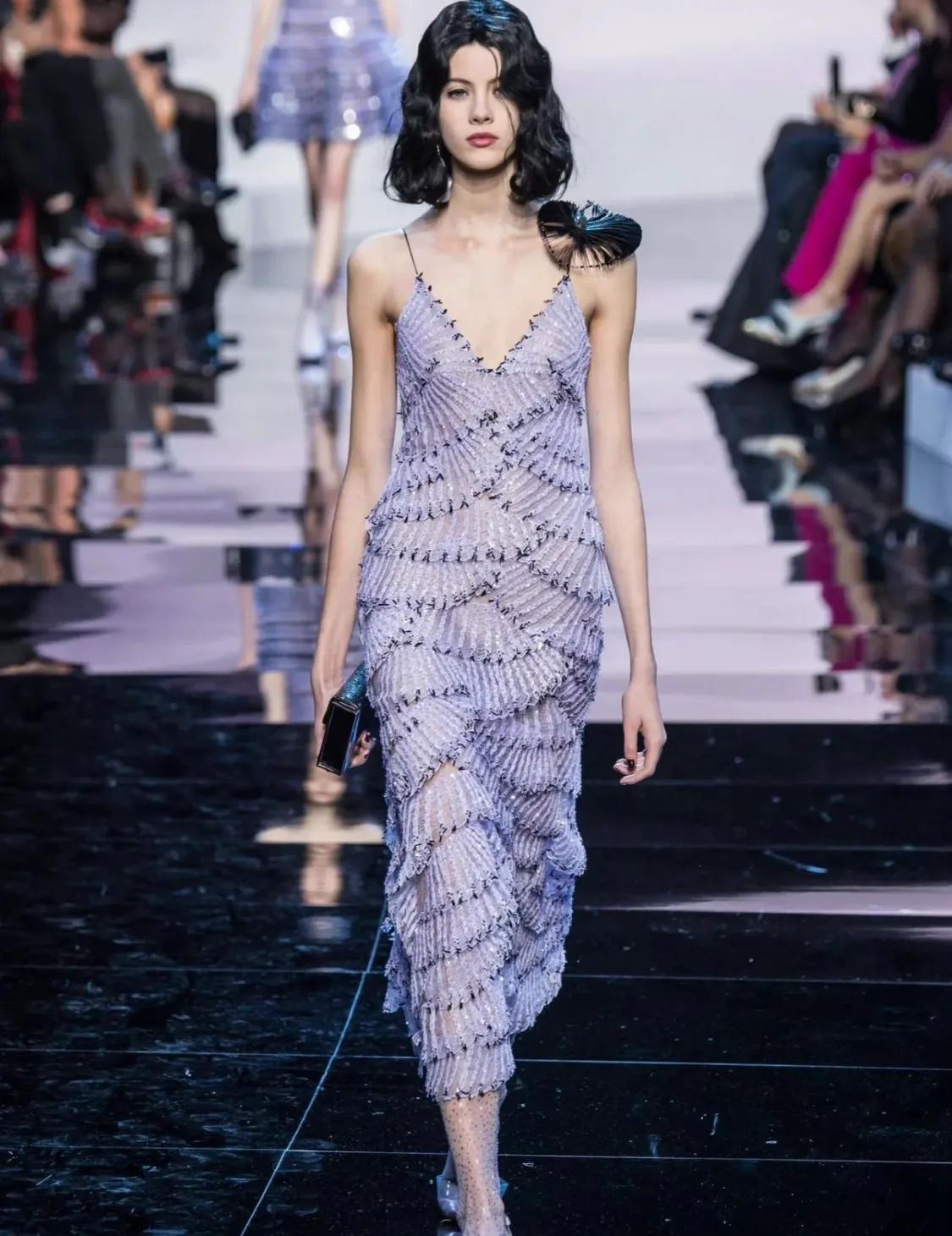 哇!这些纯欲又撩人的"吊带裙"好好看啊,今年流行的款全在这了