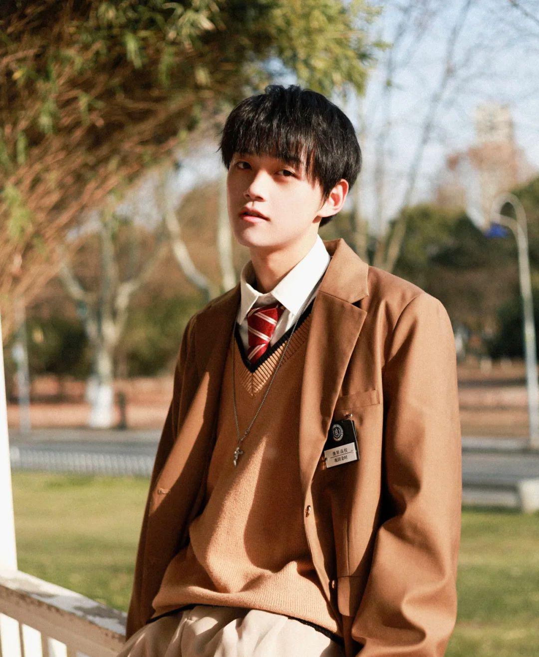 男神穿dk制服超帅的!学院风十足又减龄,这个春季穿起来吧