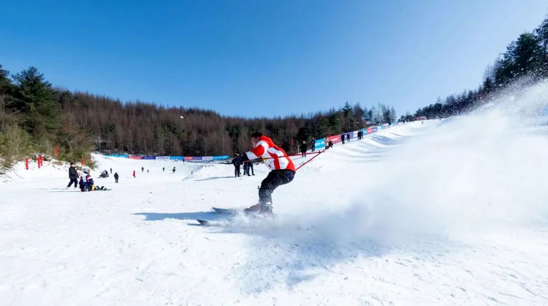 「玩轉冰雪季 運動迎新年」穿林海,跨雪原,曾家山滑雪場玩單板