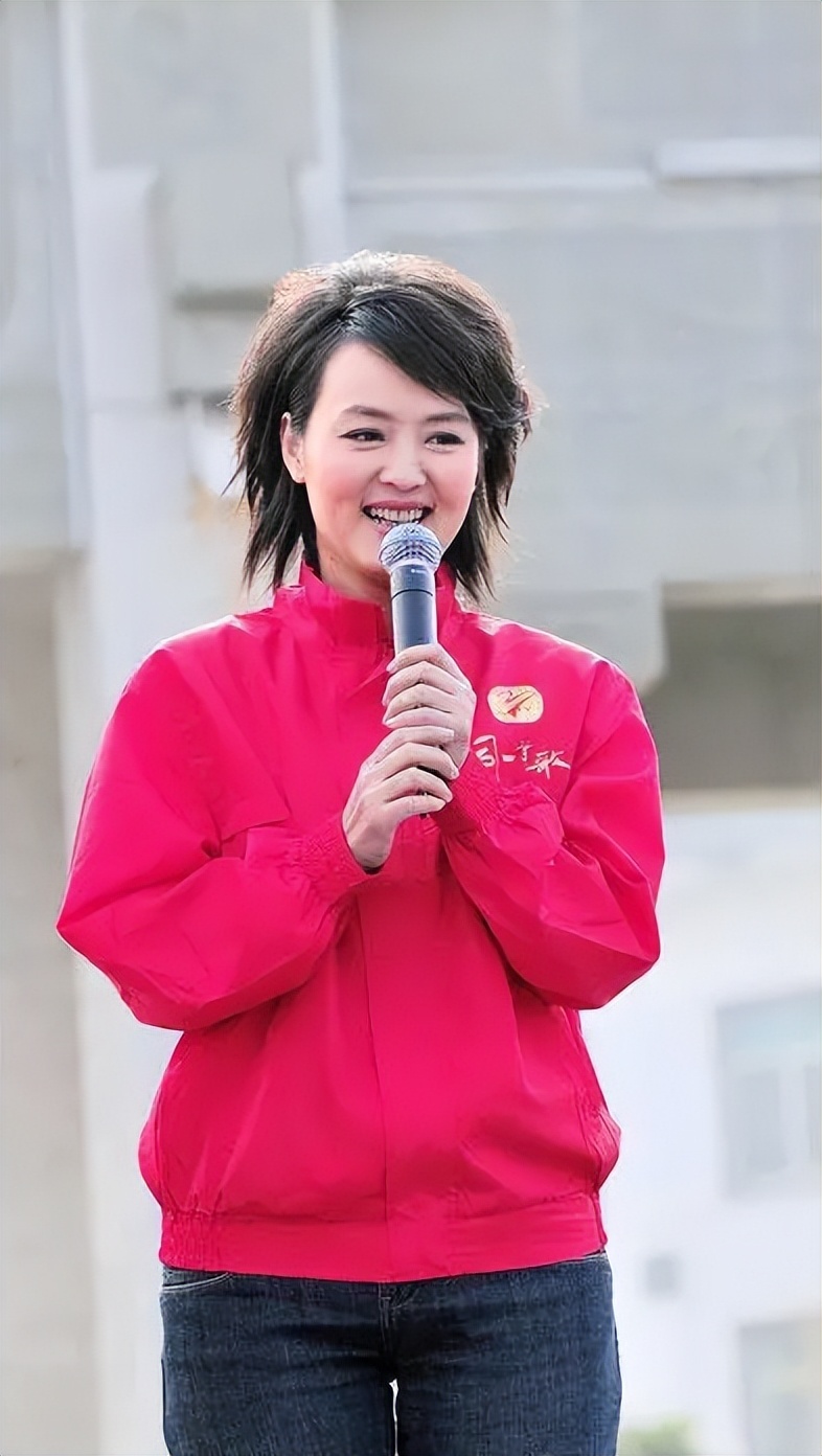 央视主持人孙小梅:曾经被万人追捧,事业巅峰却隐退幕后
