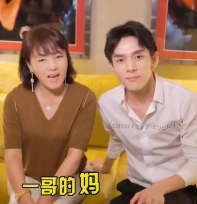 "日赚6亿"李佳琦家庭背景曝光:被父母尊重的孩子,活得有多爽