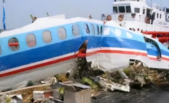 2002年,大连五七空难112人遇难,调查发现一乘客购买7份保险