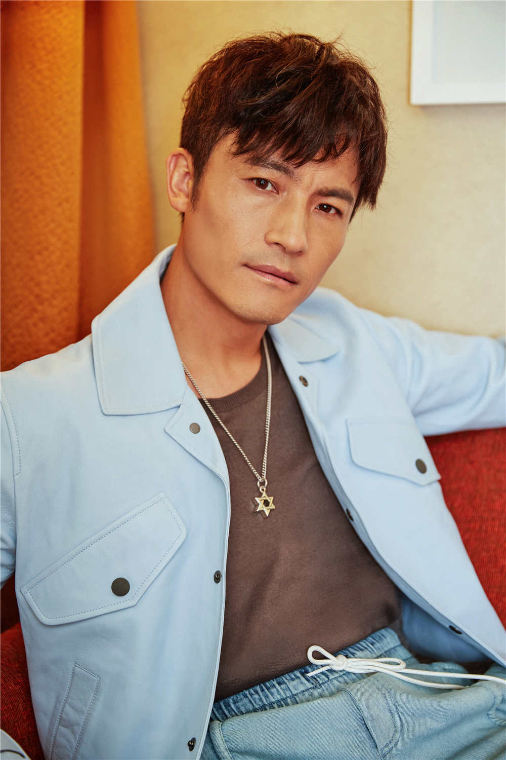 耿乐的娱圈"奋斗史":19岁出道挖导演墙脚,恋上柯蓝又娶圈外人