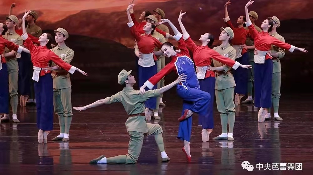 重温革命历史献花红色精神小天使献花中芭舞剧沂蒙