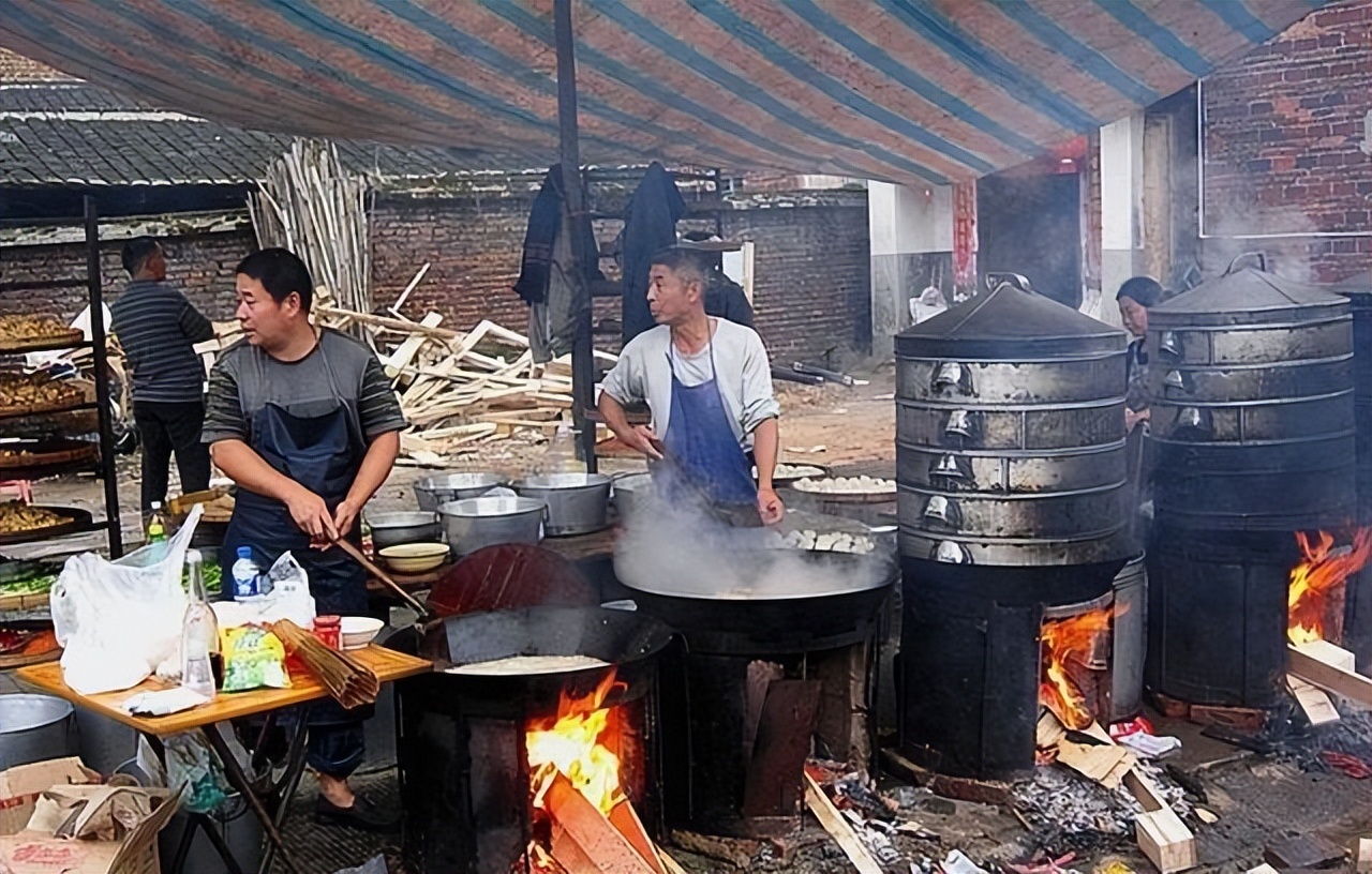 未来农村流动厨房很有可能面临被叫停,相关人员必须有上岗证明
