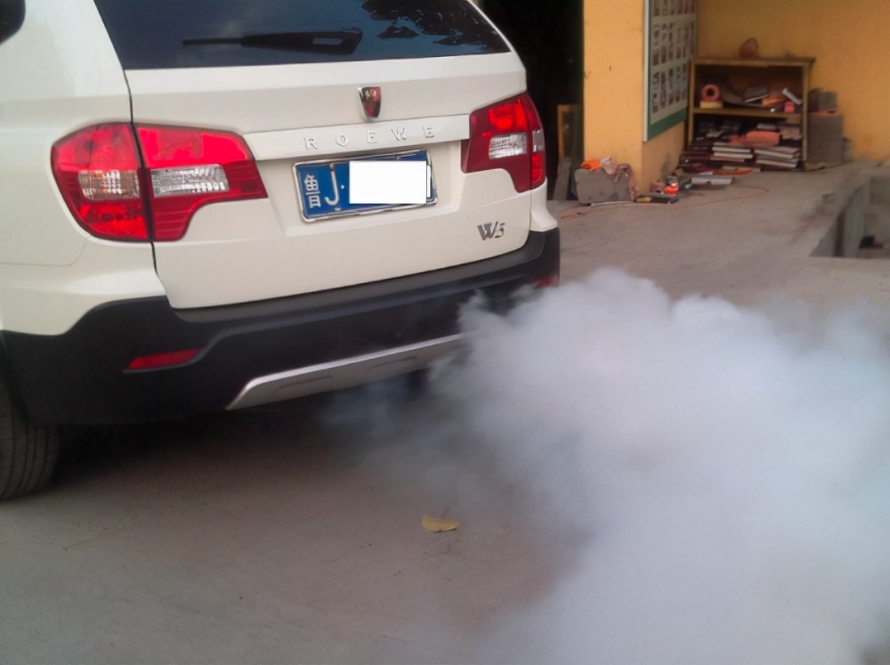 汽车尾气有颜色正常吗?这种颜色千万别上路