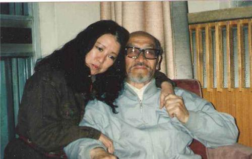 "西部歌王"王洛宾深夜赶回家,妻子冷冷问道:今夜你打算住哪?