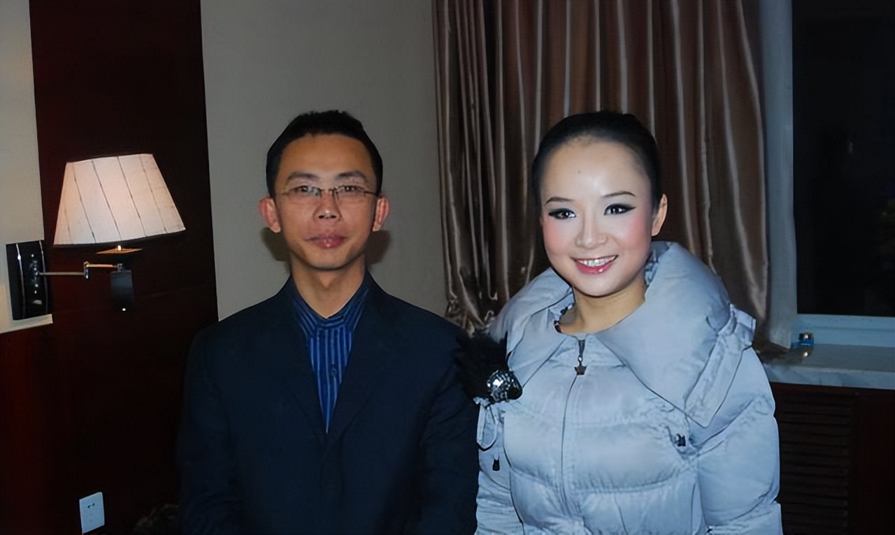 "盲人歌手"刘赛:24岁获星光大道总冠军,如今与丈夫相濡以沫