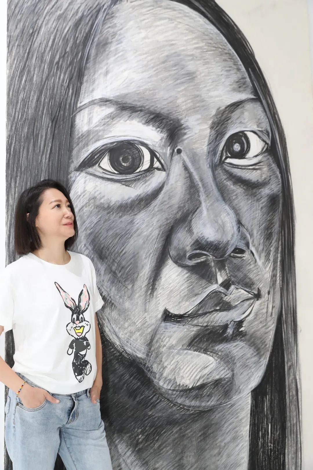 曲家瑞:用20年收集二手娃娃,40岁读博士,56岁拒绝结婚