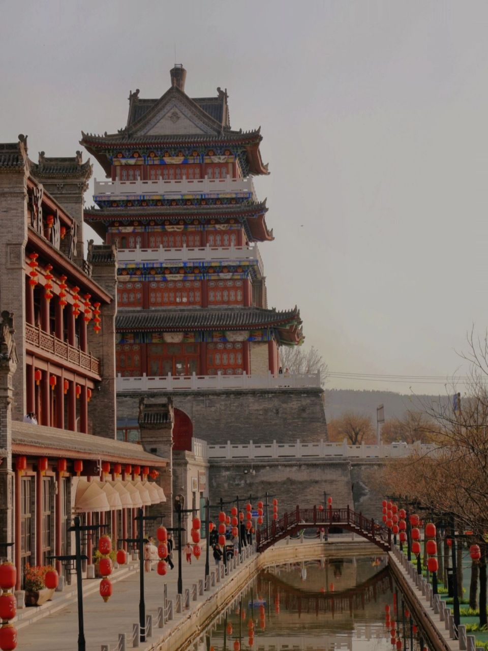 渭南老街情侣拍照,仿佛误入小江南 宝藏机位 过渭南找弟弟拿相机 悠闲