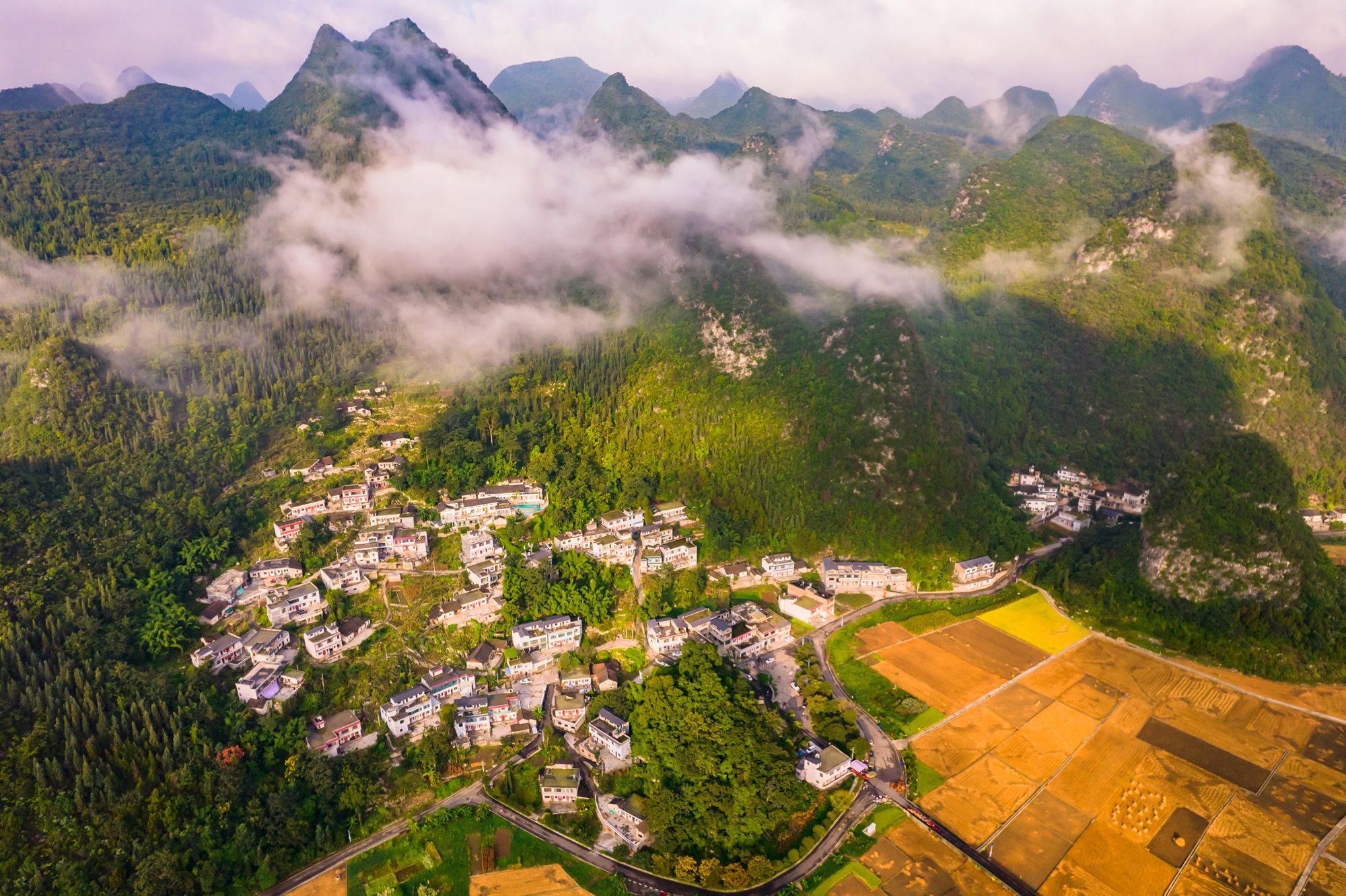 贵州兴义万峰林,磅礴数千里,航拍风景如画,看后让人叹为观止