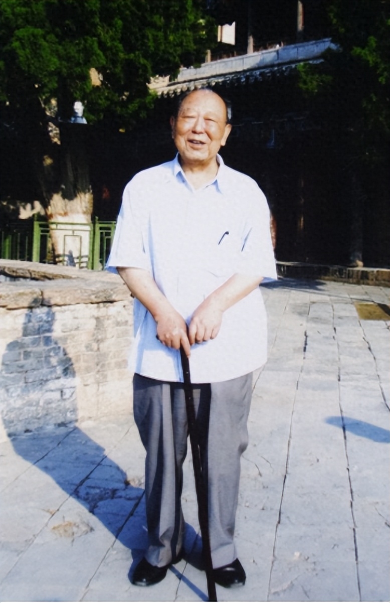 他58岁任陕西省委书记,被路遥写进小说,去世后22字挽联让人动容