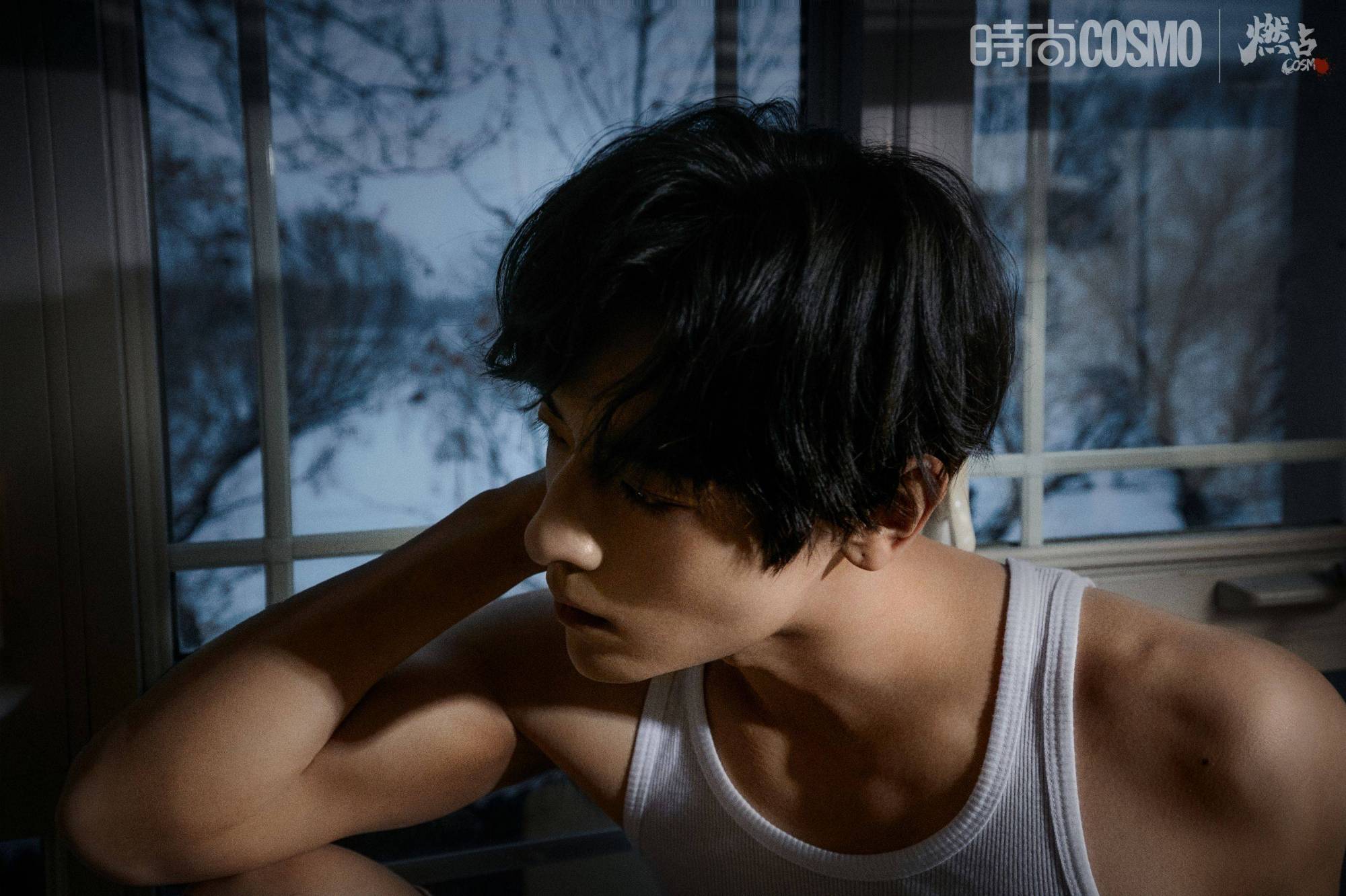 白澍曝雪地冰球大片,还原冰球少年冬日氛围感