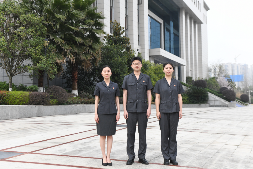 真人版审判制服穿搭指南,这15种穿搭要不得!