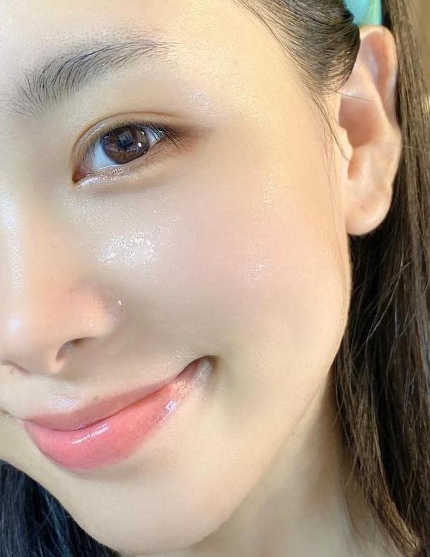 建议女生洗完脸后多加这3个步骤,肌肤水嫩光滑看得见