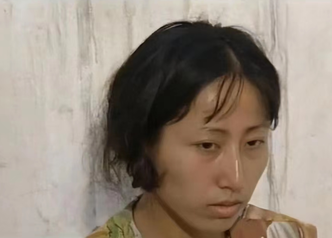 1996年,8岁学生哭嚎求放过,老师杨玉霞提着硫酸瓶,诡异的微笑