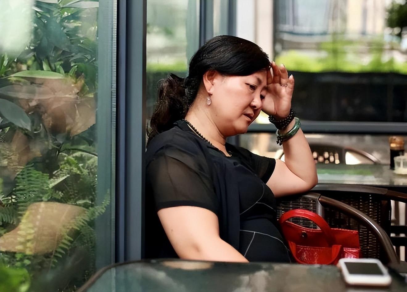 在电话中,朱晓娟的母亲着急地叫喊,称自己刚到朱晓娟家中,发现保姆和