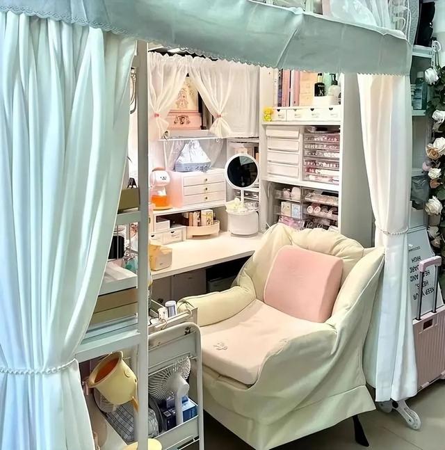 女生宿舍照片流出,家长看后很担忧