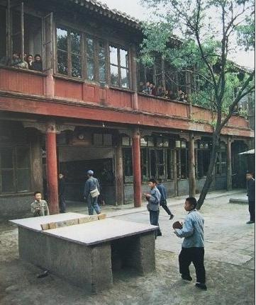 70年代老北京生活照片,猜猜最后一张照片的房子是干什么用的?