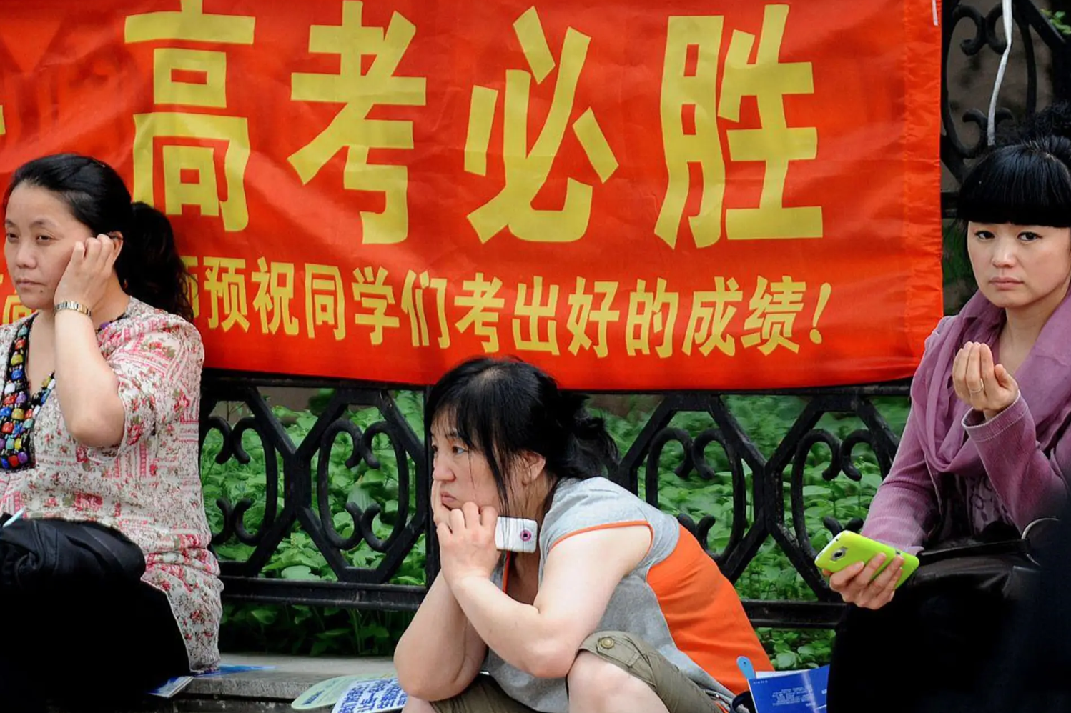 高考当天,考生家长有必要"全程陪同"吗?听听资深班主任怎么说