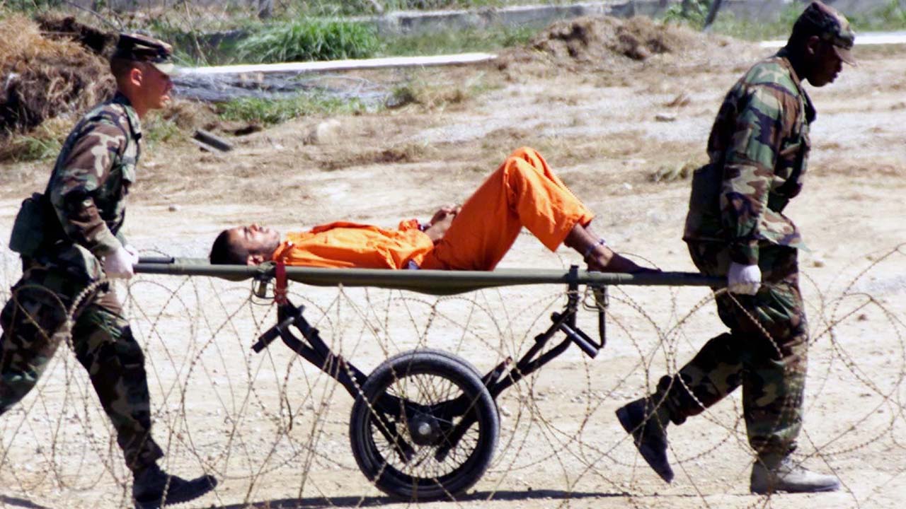 美国海外"黑监狱"虐囚丑闻曝光:禁食,泼冰水,用毛巾拽头撞墙