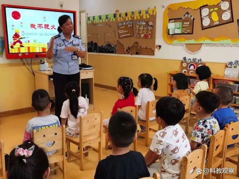 以法护航 共赴一场法治之约—育贤一幼“八五”普法宣传活动纪实(图21) 以法护航 共赴一场法治之约—育贤一幼“八五”普法宣传活动纪实(图21)