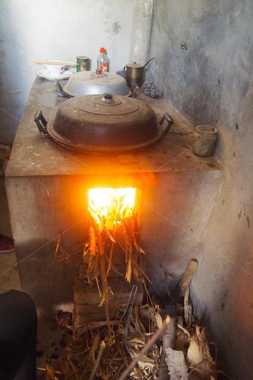 农村禁止烧柴火做饭取暖,为什么大家仍在使用?南北方原因不同?