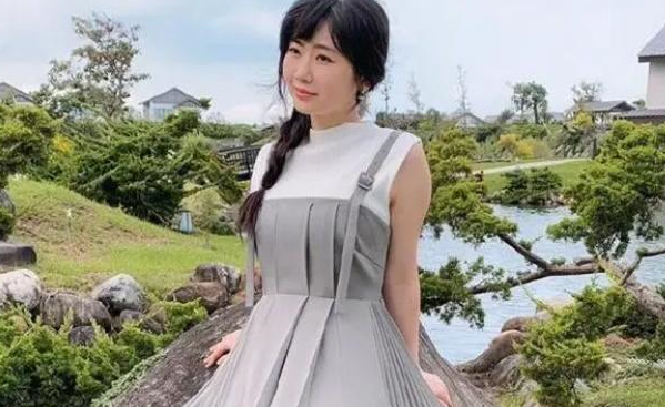 福原爱涉嫌逃往新加坡,与新男友在泳池中游泳