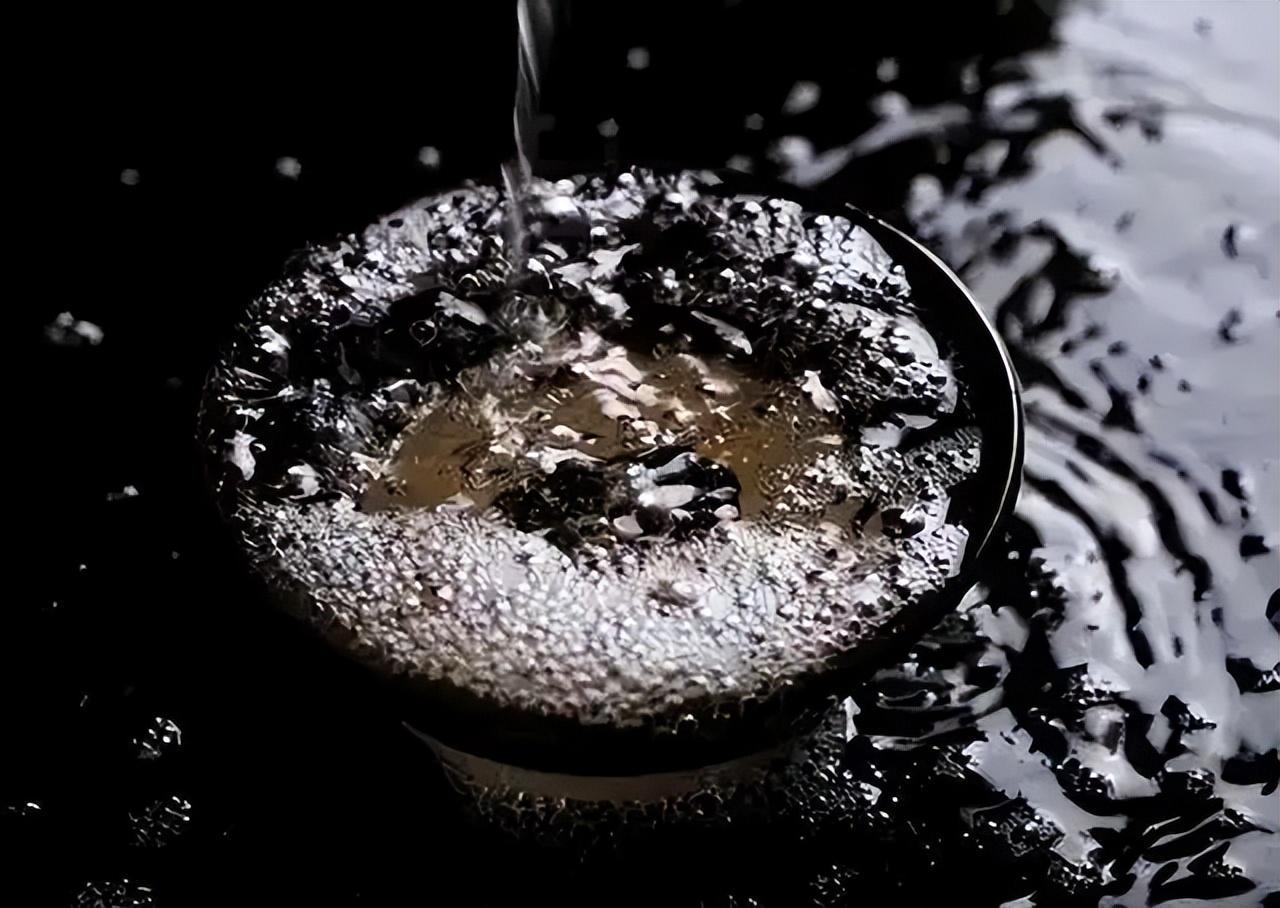 红军渡酒是勾兑出的,这是掺水了的意思吗?