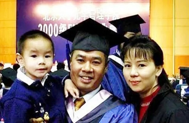 李宁与儿子,女儿合照:22岁儿子帅气,身高超李宁,女儿美丽可爱