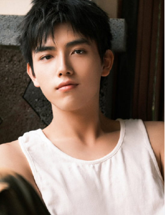 这一次,蔡徐坤的伪装被彻底撕开,顶流的光环终究掩盖不了阴暗!