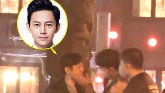 何炅深夜牵手小鲜肉后,网友晒诸多证据证实对方疑似费启鸣