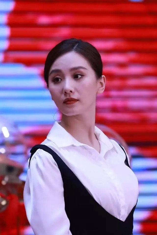 哪家媒体这么"勇"?刘诗诗照片原图就发出来,真实颜值让人意外