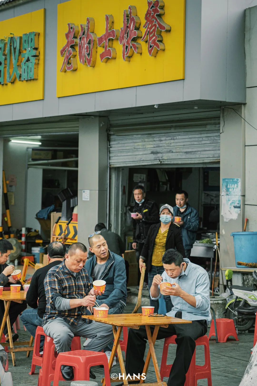 在各类网红餐厅遍地开花的武汉总有几家成为打工人心照不宣的治愈港湾