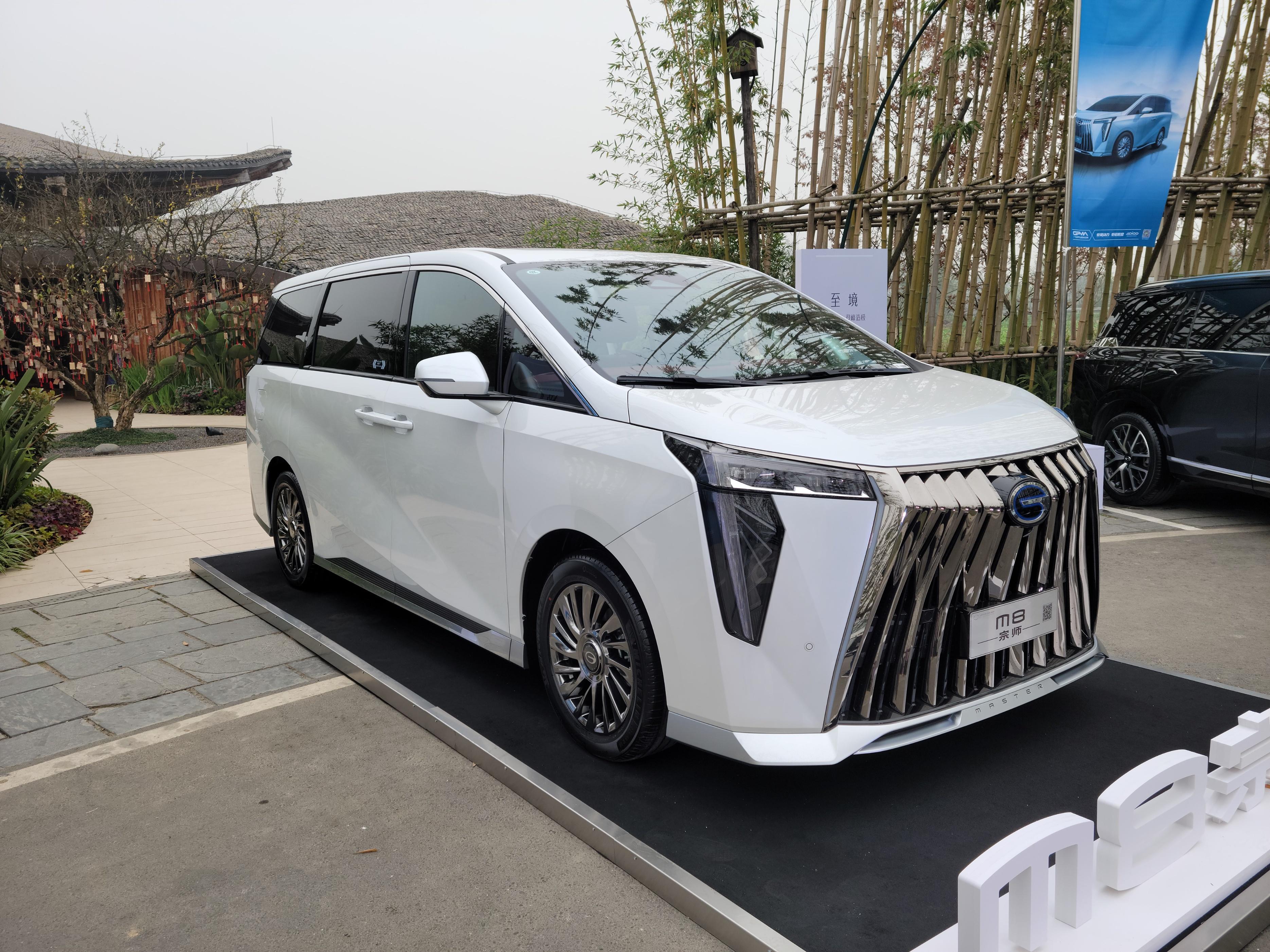 短暂体验传祺m8宗师版有感,30万级mpv有多卷?