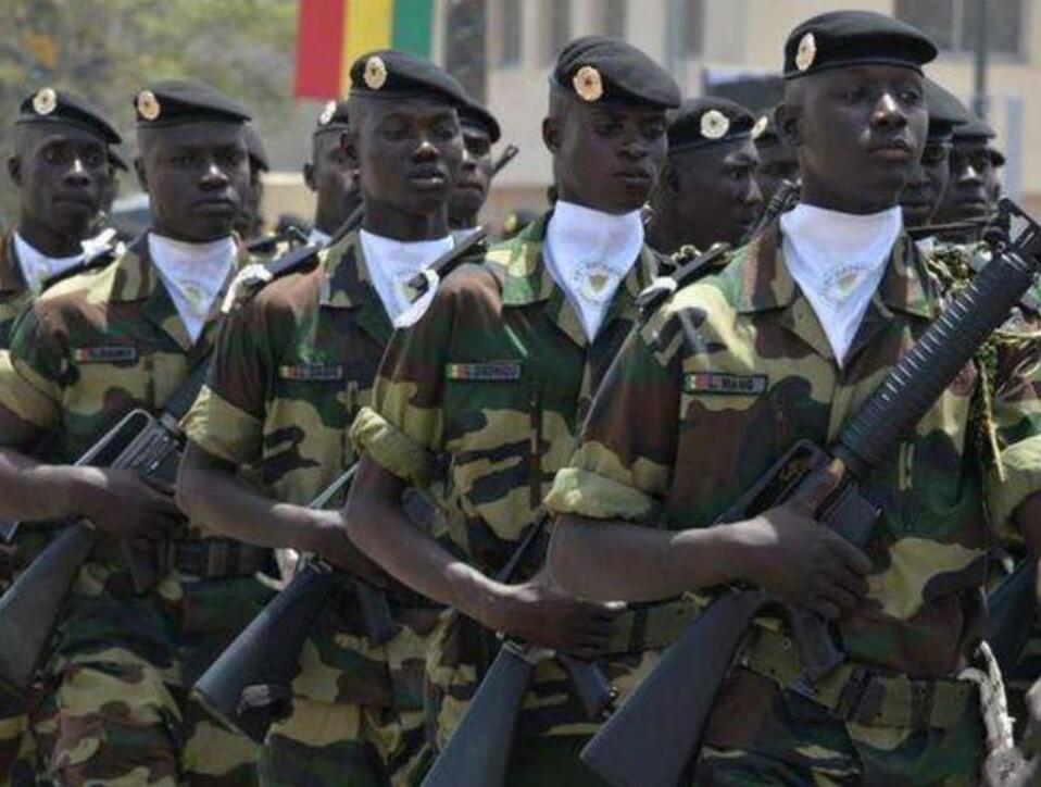 冈比亚有多少军队呢?